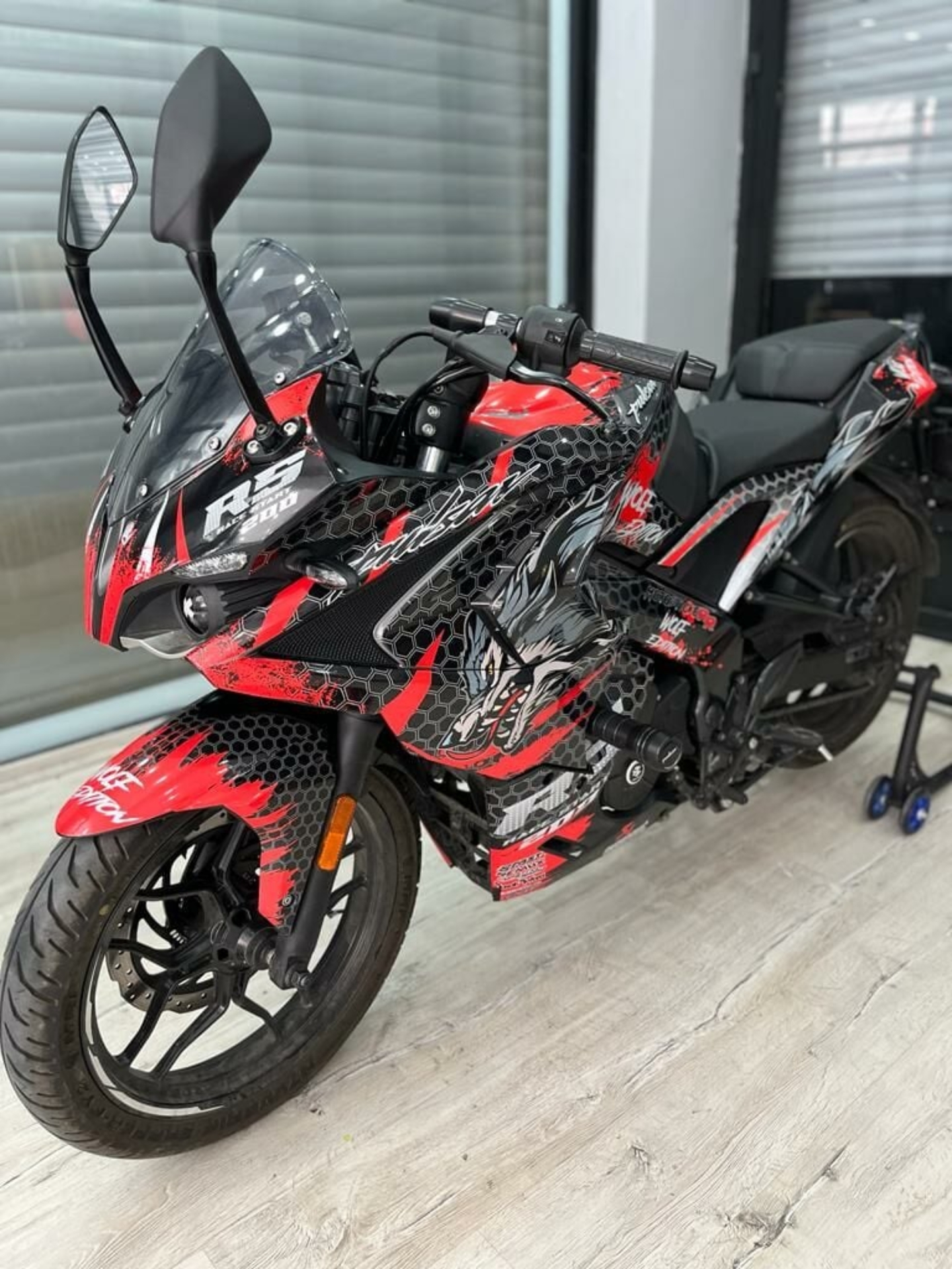 RS 200 STİCKER SET resmi