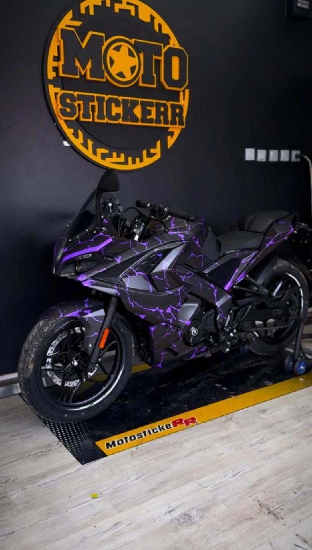 RS 200 STİCKER SET resmi