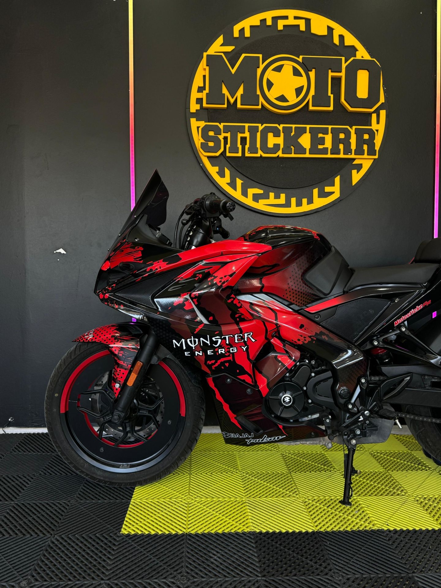 RS 200 STİCKER SET resmi