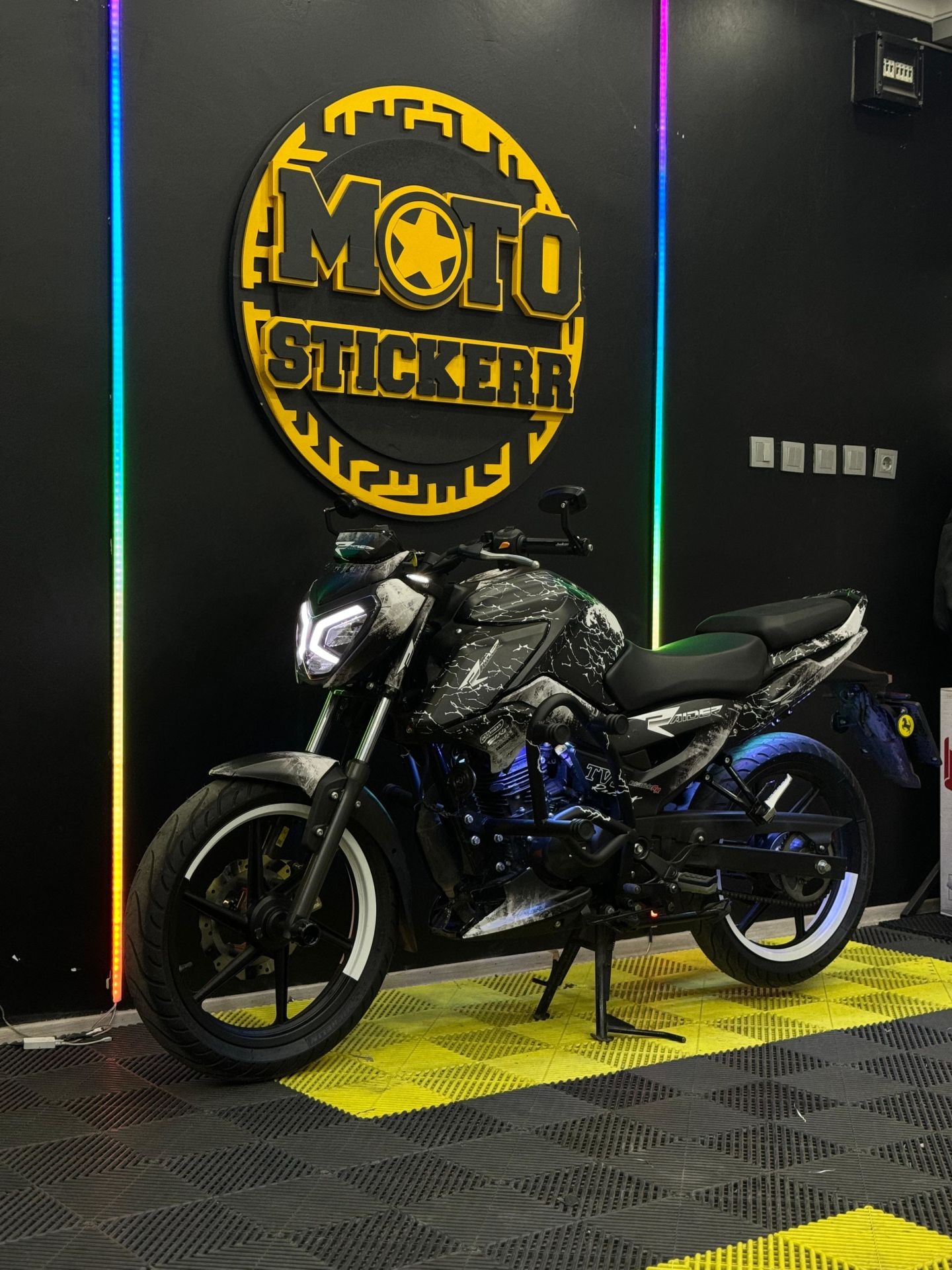 TVS RAİDER STCKER SET resmi